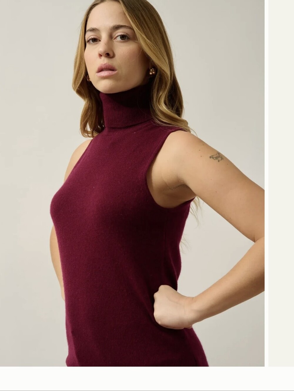 Cashmere Sleeveless Turtleneck Sweater - Burgundy Sz.M